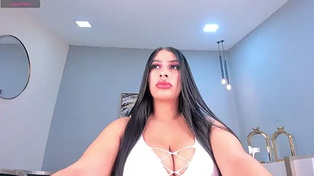 LeahLombardi  online show from October 13, 2025, 7:03 pm