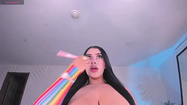 LeahLombardi  online show from November 7, 2025, 3:39 am