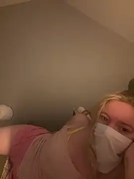 Snapshot of hazel_wood21 chatting on October 11, 2025, 7:18 am hazel wood21 online show from October 11, 2025, 7:18 am