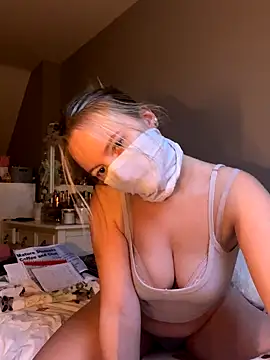 Snapshot of hazel_wood21 chatting on October 17, 2025, 4:53 pm hazel wood21 online show from October 17, 2025, 4:53 pm