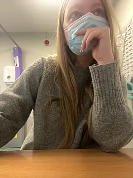 Snapshot of hazel_wood21 chatting on February 20, 2026, 12:05 pm hazel wood21 online show from February 20, 2026, 12:05 pm