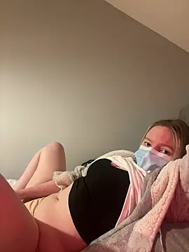 Snapshot of hazel_wood21 chatting on February 24, 2026, 7:23 pm hazel wood21 online show from February 24, 2026, 7:23 pm