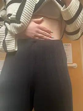 Snapshot of hazel_wood21 chatting on March 10, 2026, 1:49 pm hazel wood21 online show from March 10, 2026, 1:49 pm