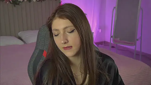 Snapshot of Mary_Miiller chatting on October 12, 2025, 10:03 am Mary Miiller online show from October 12, 2025, 10:03 am