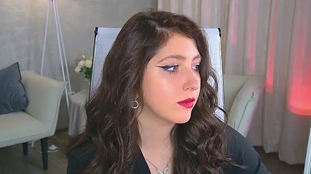 Snapshot of Mary_Miiller chatting on October 14, 2025, 9:32 am Mary Miiller online show from October 14, 2025, 9:32 am