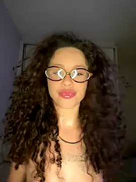 JhenneRouge online show from November 6, 2025, 1:17 am