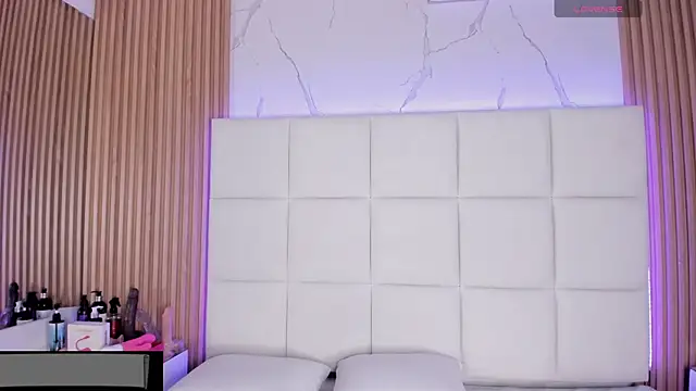 Snapshot of Meloddy_Parkerr_ chatting on February 7, 2026, 4:16 am Meloddy Parkerr online show from February 7, 2026, 4:16 am