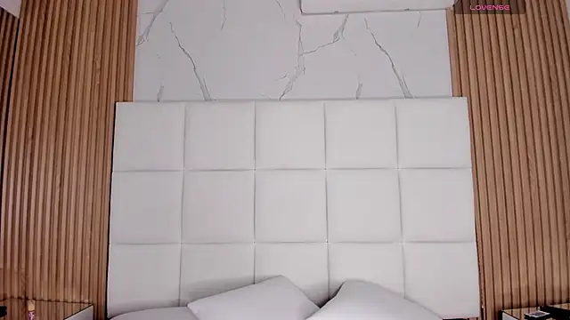 Snapshot of Meloddy_Parkerr_ chatting on February 22, 2026, 3:51 am Meloddy Parkerr online show from February 22, 2026, 3:51 am