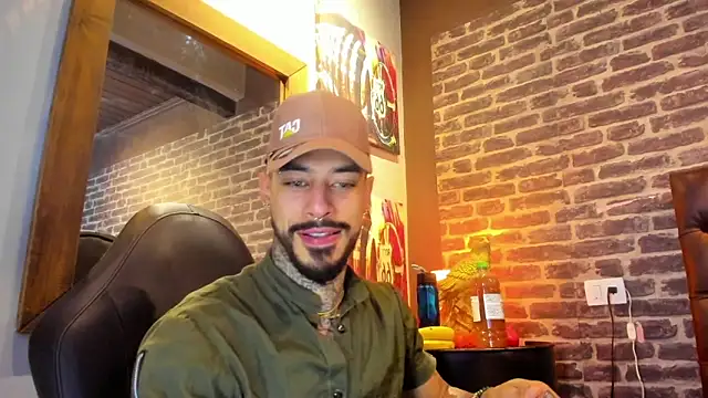 Snapshot of VinzenzRizzo chatting on October 25, 2025, 5:59 am VinzenzRizzo online show from October 25, 2025, 5:59 am