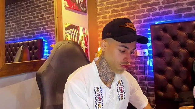 Snapshot of VinzenzRizzo chatting on December 23, 2025, 1:14 am VinzenzRizzo online show from December 23, 2025, 1:14 am