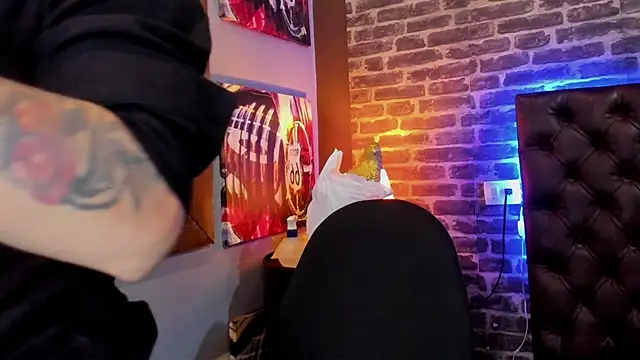 Snapshot of VinzenzRizzo chatting on February 19, 2026, 4:19 am VinzenzRizzo online show from February 19, 2026, 4:19 am