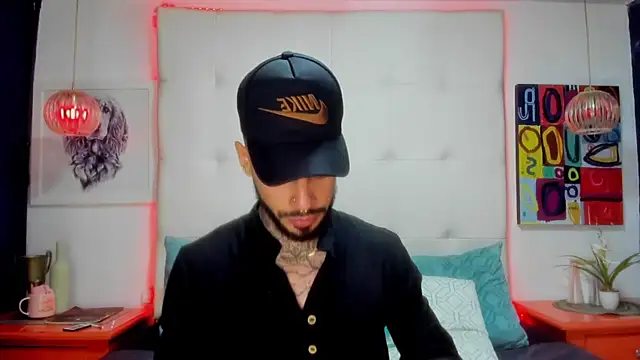 VinzenzRizzo online show from July 9, 2026, 4:05 am