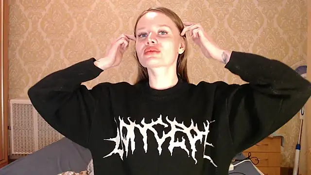 Snapshot of Kitkaat00 chatting on April 14, 2026, 10:43 am Kitkaat00 online show from April 14, 2026, 10:43 am