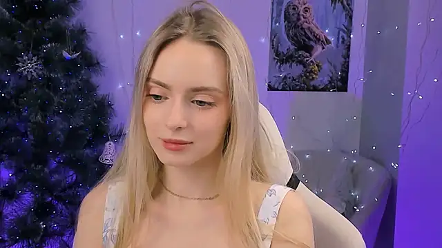 Snapshot of JuliaBrewwer chatting on February 12, 2026, 2:23 pm JuliaBrewwer online show from February 12, 2026, 2:23 pm