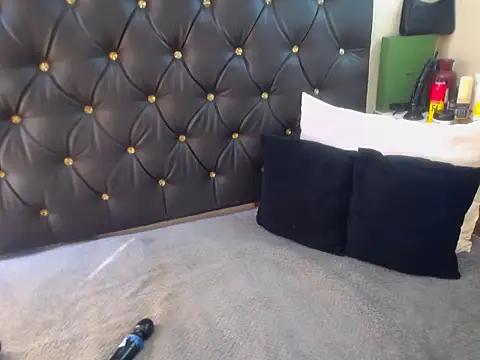 Snapshot of DojaBoootie chatting on November 19, 2025, 6:24 am DojaBoootie online show from November 19, 2025, 6:24 am