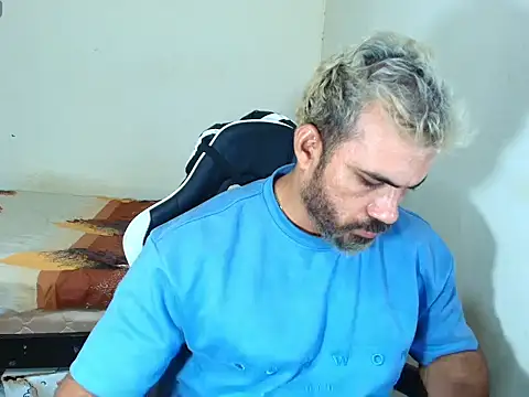 Snapshot of max_love255 chatting on January 17, 2026, 12:48 am max love255 online show from January 17, 2026, 12:48 am