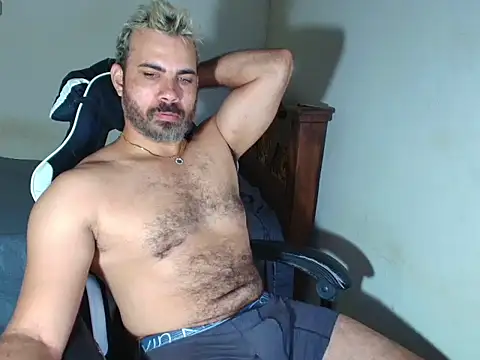 Snapshot of max_love255 chatting on January 17, 2026, 1:05 pm max love255 online show from January 17, 2026, 1:05 pm