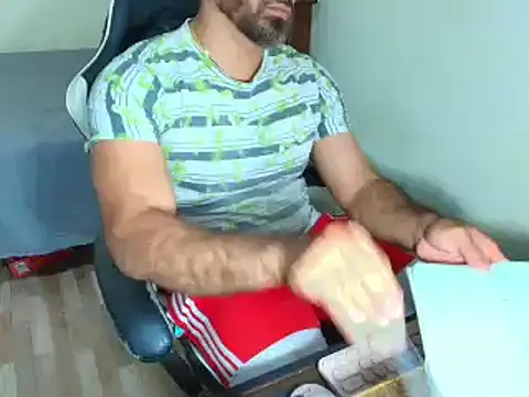 Snapshot of max_love255 chatting on February 18, 2026, 12:06 am max love255 online show from February 18, 2026, 12:06 am