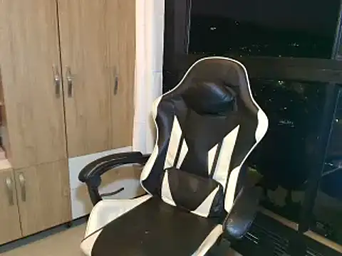 Snapshot of max_love255 chatting on March 4, 2026, 11:22 pm max love255 online show from March 4, 2026, 11:22 pm