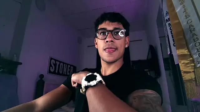 Snapshot of Ryan_x chatting on November 7, 2025, 12:10 am Ryan x online show from November 7, 2025, 12:10 am