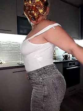 BigAssMom  online show from April 5, 2026, 7:55 pm