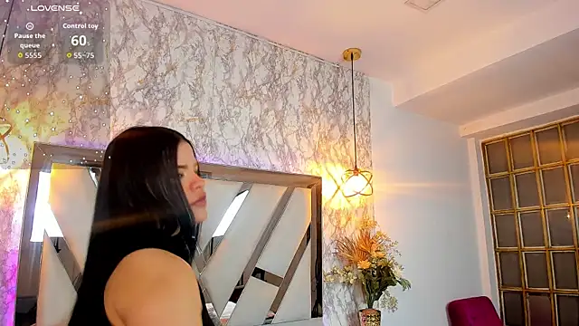 Aisha poweer online show from October 13, 2025, 2:55 am