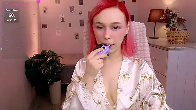 Snapshot of NaomiYoru chatting on April 4, 2026, 8:28 pm NaomiYoru online show from April 4, 2026, 8:28 pm