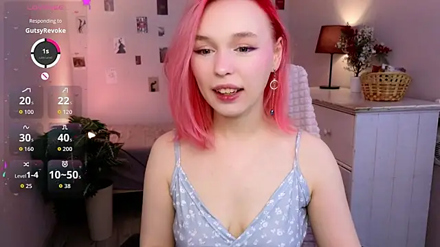 Snapshot of NaomiYoru chatting on April 10, 2026, 8:35 pm NaomiYoru online show from April 10, 2026, 8:35 pm