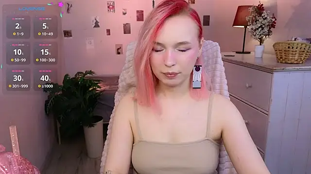 Snapshot of NaomiYoru chatting on May 5, 2026, 8:39 pm NaomiYoru online show from May 5, 2026, 8:39 pm