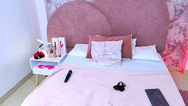 RavenGloomy online show from November 4, 2025, 7:57 pm