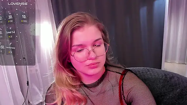 Snapshot of SophieMurrr chatting on September 17, 2025, 3:35 pm SophieMurrr online show from September 17, 2025, 3:35 pm