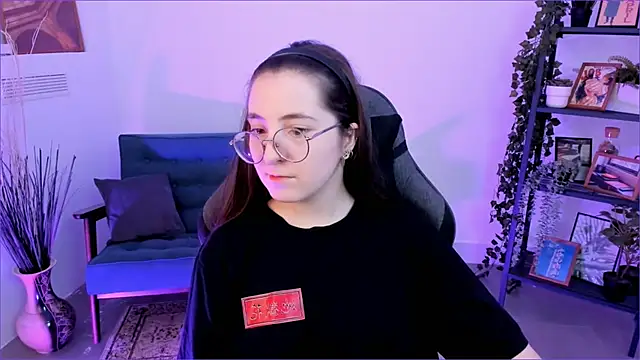 Snapshot of VirtuallVoyant chatting on September 30, 2025, 5:01 am VirtuallVoyant online show from September 30, 2025, 5:01 am