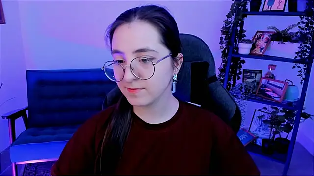 Snapshot of VirtuallVoyant chatting on October 7, 2025, 3:25 am VirtuallVoyant online show from October 7, 2025, 3:25 am