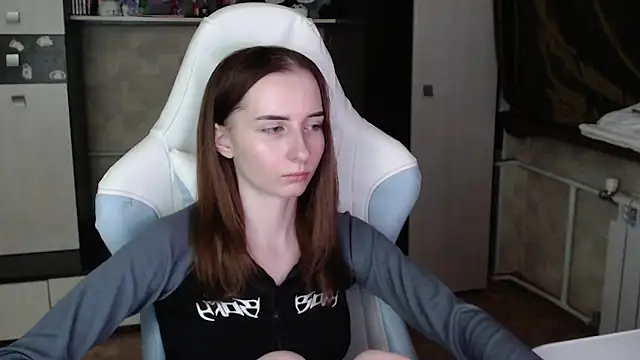 Cutti Crystal online show from November 4, 2025, 3:11 pm