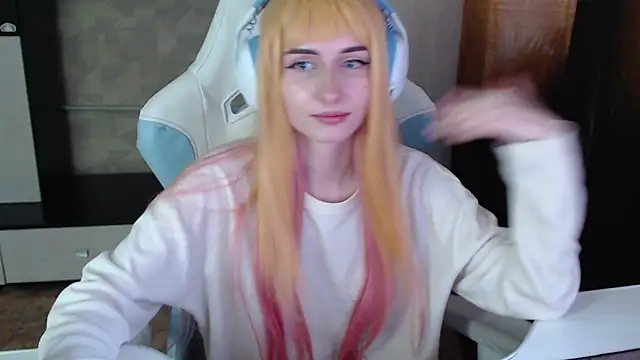 Snapshot of Cutti_Crystal chatting on February 17, 2026, 3:14 am Cutti Crystal online show from February 17, 2026, 3:14 am