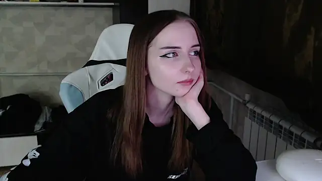 Snapshot of Cutti_Crystal chatting on February 24, 2026, 9:46 pm Cutti Crystal online show from February 24, 2026, 9:46 pm