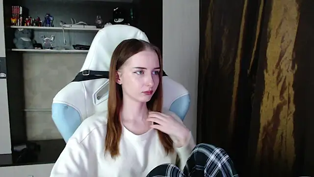 Snapshot of Cutti_Crystal chatting on March 4, 2026, 12:49 am Cutti Crystal online show from March 4, 2026, 12:49 am