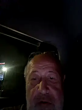 Snapshot of Slolliss chatting on October 17, 2025, 8:55 pm Slolliss online show from October 17, 2025, 8:55 pm