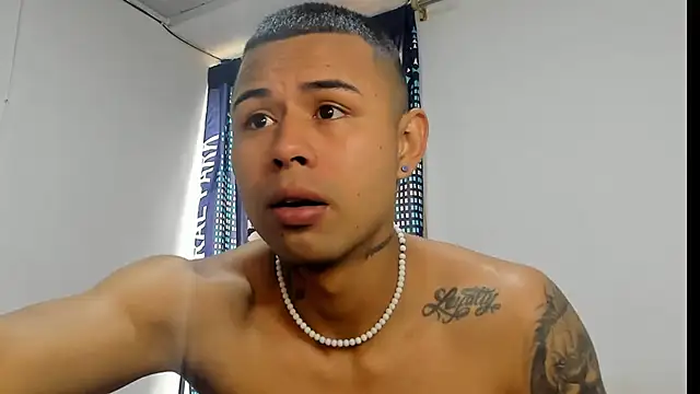  Logan Colton  online show from November 13, 2025, 8:52 pm