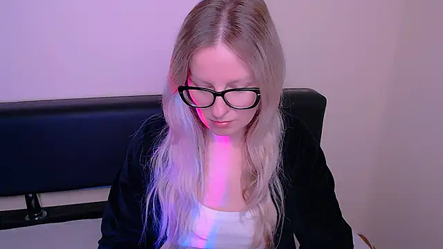 Snapshot of VanillaRose_ chatting on September 27, 2025, 6:40 am VanillaRose online show from September 27, 2025, 6:40 am