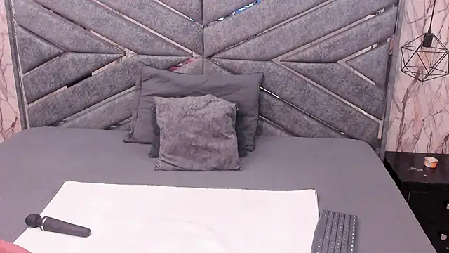 SASHA BROWNIE   online show from April 6, 2026, 7:48 pm