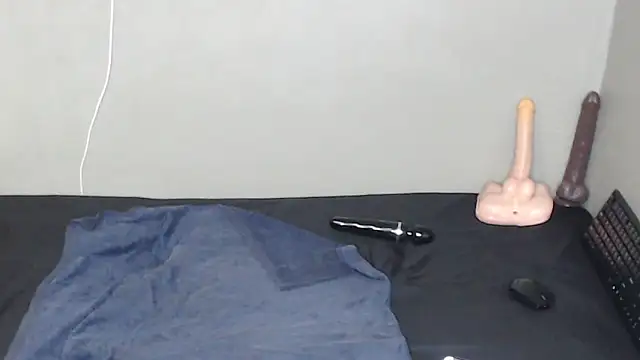 TrishahXo online show from March 10, 2026, 4:06 am