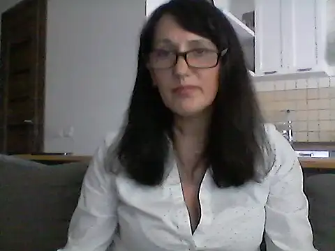 Elena48324 online show from October 17, 2025, 1:03 pm