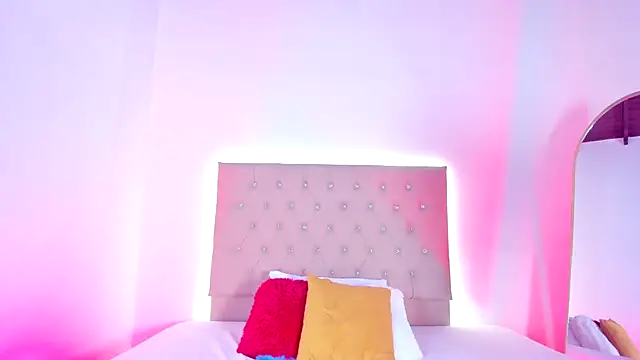 Snapshot of Zafiro__Brown chatting on October 7, 2025, 12:02 pm Zafiro Brown online show from October 7, 2025, 12:02 pm