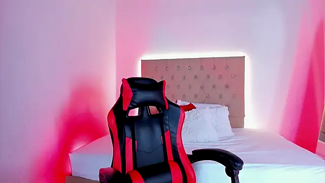 Snapshot of Zafiro__Brown chatting on October 16, 2025, 11:33 am Zafiro Brown online show from October 16, 2025, 11:33 am