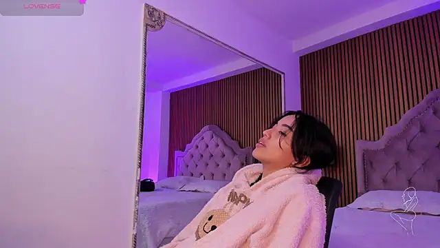 Snapshot of Starbutterflyy_ chatting on November 29, 2025, 4:04 am Starbutterflyy online show from November 29, 2025, 4:04 am