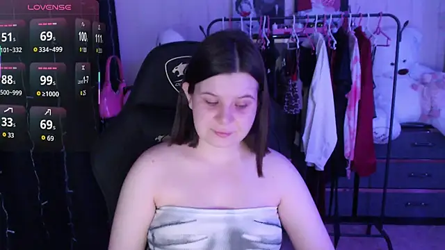 AmyVibess online show from May 7, 2026, 6:02 pm