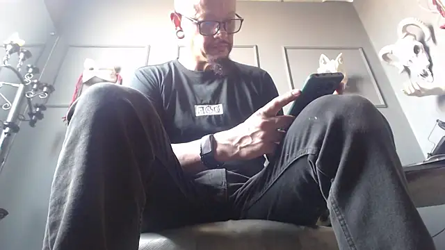 Snapshot of zain_kreigger chatting on May 8, 2026, 12:10 pm zain kreigger online show from May 8, 2026, 12:10 pm