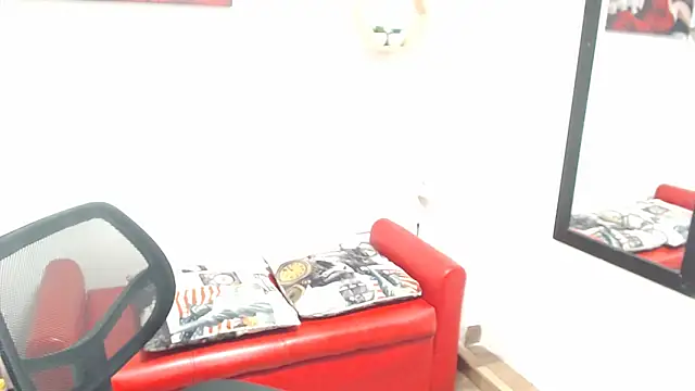 DIVAX MONSERRAT online show from November 25, 2025, 6:41 pm