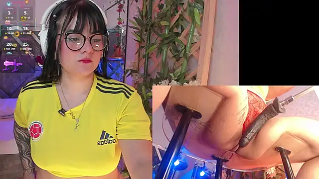 Snapshot of EternaAura chatting on November 11, 2025, 1:11 pm EternaAura online show from November 11, 2025, 1:11 pm